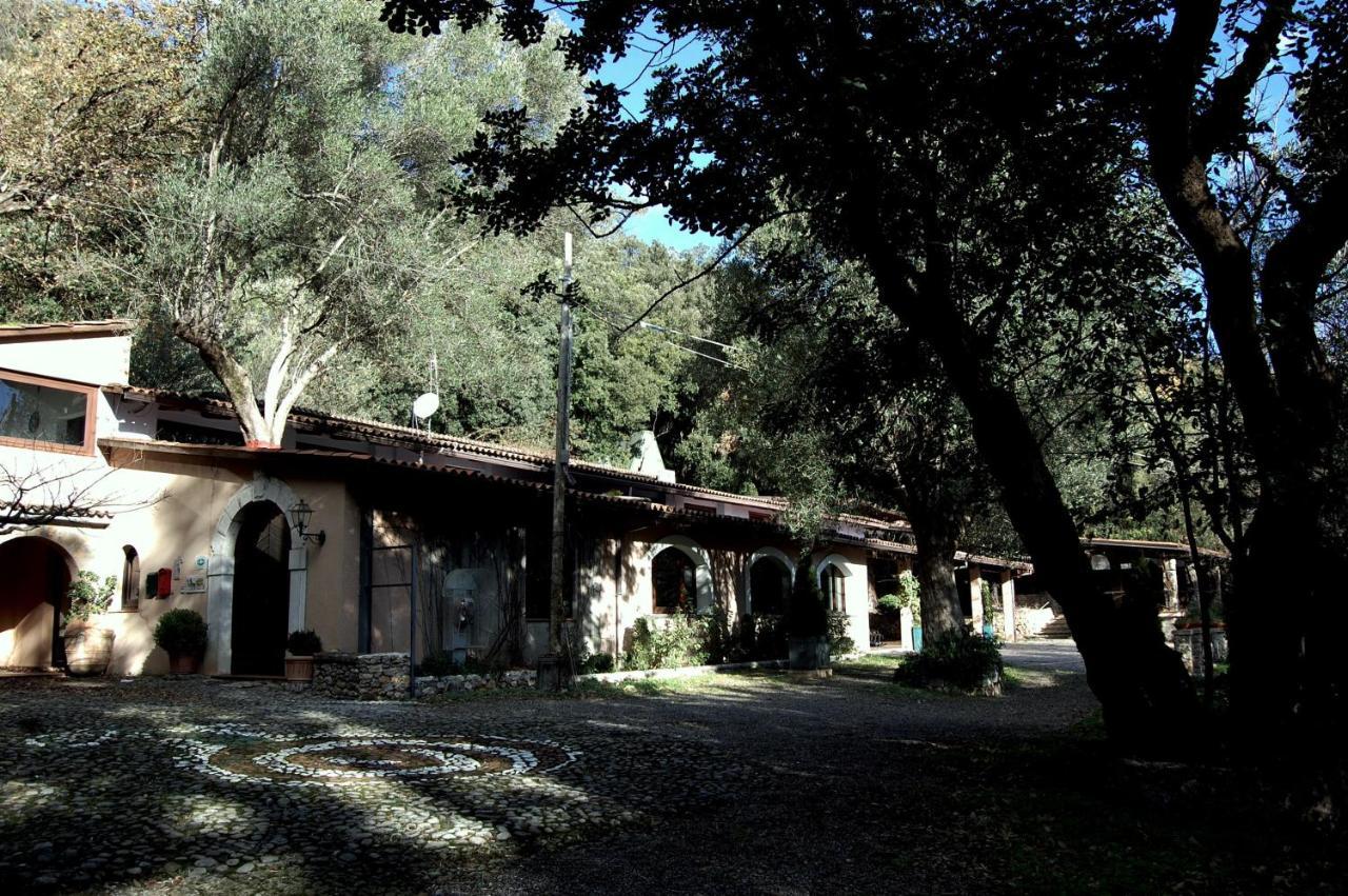 La Francesca Sud Un Villaggio"Glamping" 차리오 외부 사진