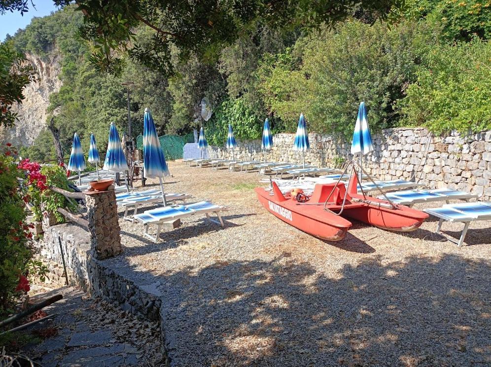 La Francesca Sud Un Villaggio"Glamping" 차리오 외부 사진