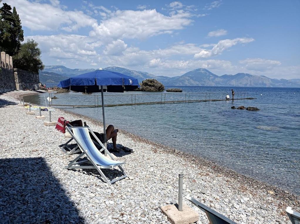 La Francesca Sud Un Villaggio"Glamping" 차리오 외부 사진
